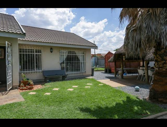 4 BEDROOM HOUSE FOR SALE IN KOOKRUS